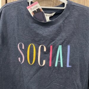 NWT WILDFOX Womens Blue “Social” Sweat Shirt Size Small